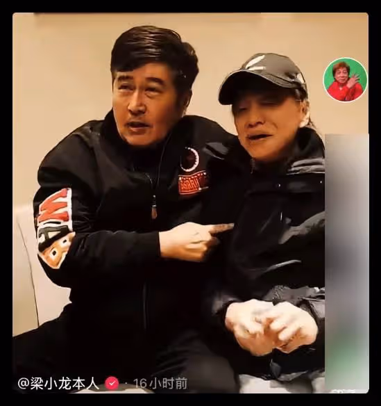 香港戲骨聚會:67歲林威罕現身,緊摟梁小龍興致高,黃一飛顯呆滯