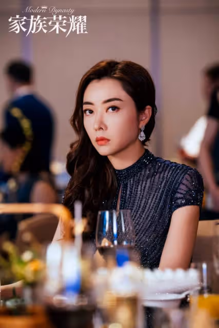 三個女人一台戲!《家族榮耀》掀網友追劇熱潮,豪門鬥爭戲看點多