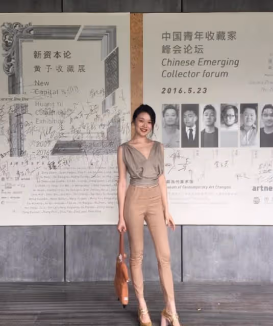 「文藝女神」晚晚：從大臉網紅到京圈貴婦，她遠比你想的精彩