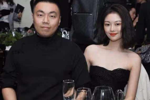 「文藝女神」晚晚：從大臉網紅到京圈貴婦，她遠比你想的精彩