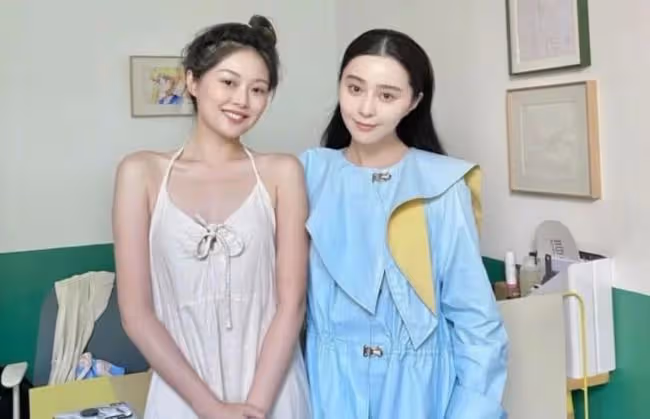 「文藝女神」晚晚：從大臉網紅到京圈貴婦，她遠比你想的精彩