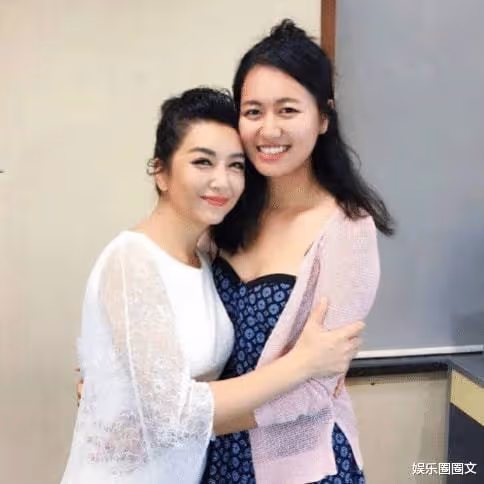 江珊:明明是大美女,感情之路歷經挫折,如今被寵成了「小木偶」