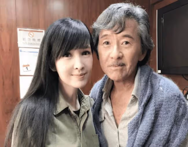 為娶她丈夫花3500萬與前妻離婚,如今丈夫已老,她卻依然年輕