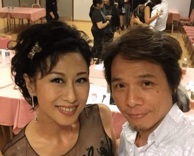 為娶她丈夫花3500萬與前妻離婚,如今丈夫已老,她卻依然年輕