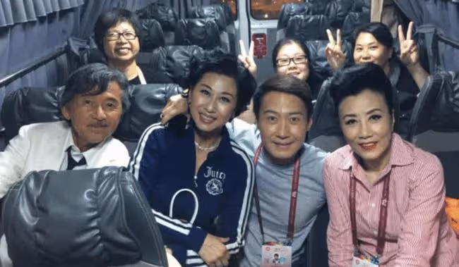 為娶她丈夫花3500萬與前妻離婚,如今丈夫已老,她卻依然年輕