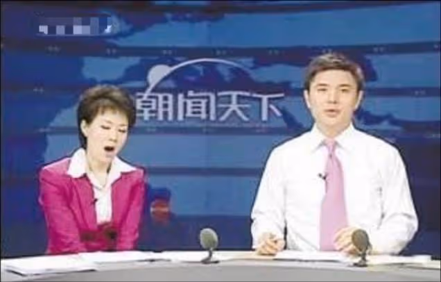 央視美女主持李文靜,因打哈欠、豎中指被罵,今48歲堅持做丁克