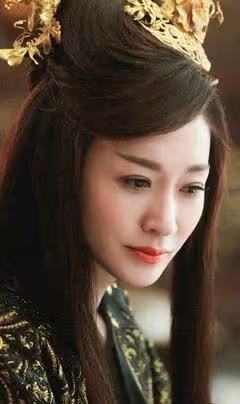 楊紫解約歡瑞不到兩個月,公司空降「新一姐」,一眾小花上位夢碎