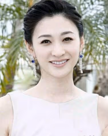 楊紫解約歡瑞不到兩個月,公司空降「新一姐」,一眾小花上位夢碎