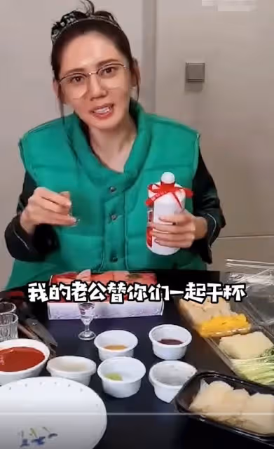 秋瓷炫酒後情緒失控抹眼淚!全程維護於曉光,強調自己真的很幸福