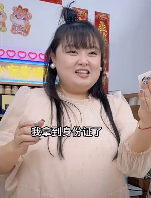 恭喜!TVB離巢藝人陳嘉佳自曝拿到內地身份證,因「細細粒」走紅