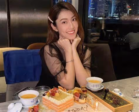 幸福!TVB上位小花現身商場為愛巢添置家私,日前剛宣布升級人妻