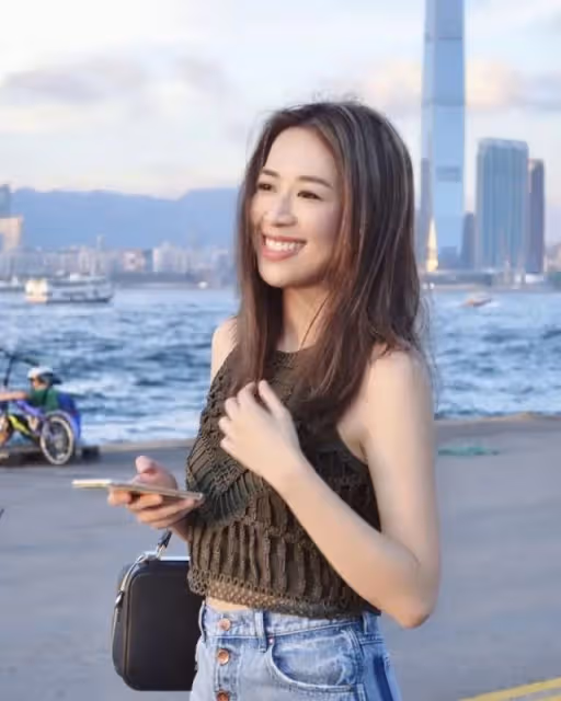 不舍!33歲TVB高學歷港姐小花約滿正式離巢,剛為寶寶舉辦百日宴