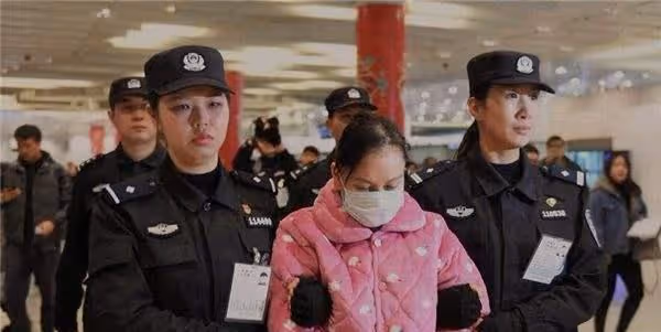 朱麗麗:賣衣服發家成杭州富婆,一頓飯消費達百萬,現過得如何?