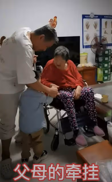60歲戲骨母親去世!4月前坐輪椅精神好,兒子曾守病床前為其按腳