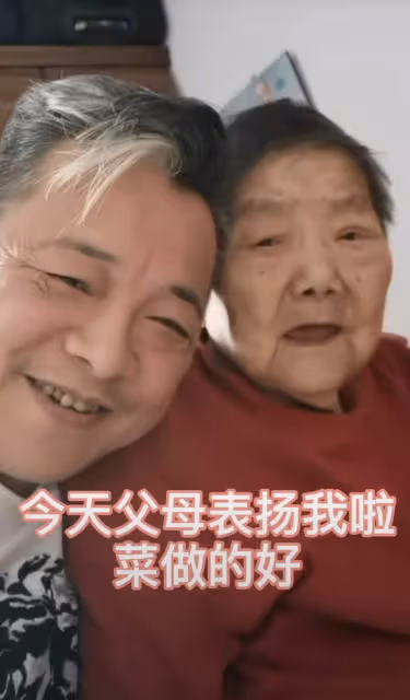 60歲戲骨母親去世!4月前坐輪椅精神好,兒子曾守病床前為其按腳