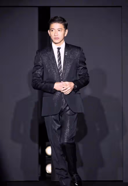 49歲木村拓哉永遠是少年！被指顏值崩塌也無懼，西裝革履更顯帥氣