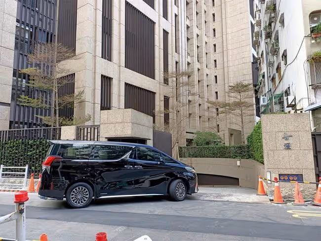 王力宏離婚風波後被曝看孩子,秘密前往待數小時,陳建州疑隨行