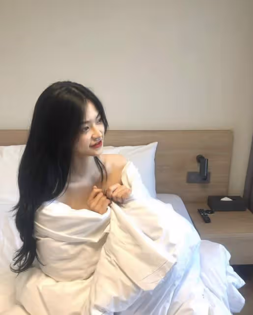21歲韓女團成員誤入歧途!淡出熒幕一年做不雅直播,大方露臉比心