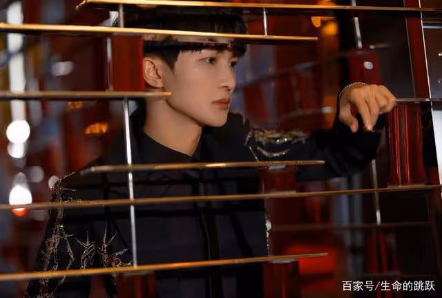 周深開年斬獲三大獎項,主動提及二專,網上黑鴉報喜好事將近了?