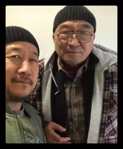 李保田兒子惹爭議,舉著酒瓶在別墅院子跳舞,走路搖晃被嘲諷炫富
