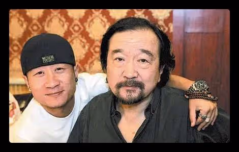 李保田兒子惹爭議,舉著酒瓶在別墅院子跳舞,走路搖晃被嘲諷炫富