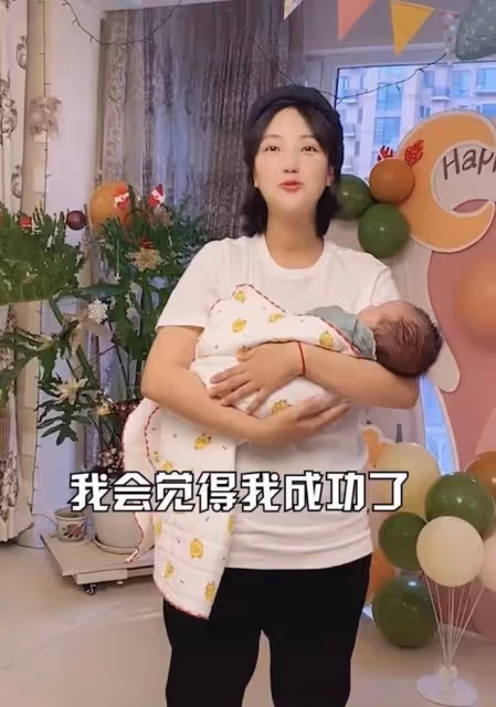 38歲女星高齡產子後遭母乳綁架!自嘲不是奶牛,當眾訴苦情緒失控