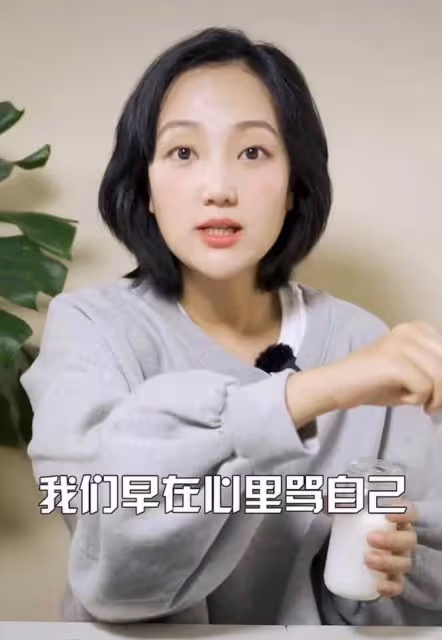 38歲女星高齡產子後遭母乳綁架!自嘲不是奶牛,當眾訴苦情緒失控
