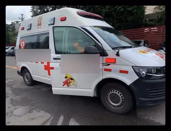 女星殯儀館祭拜婆婆慘遭車禍,被貨車倒車撞飛,後腦勺著地險喪命