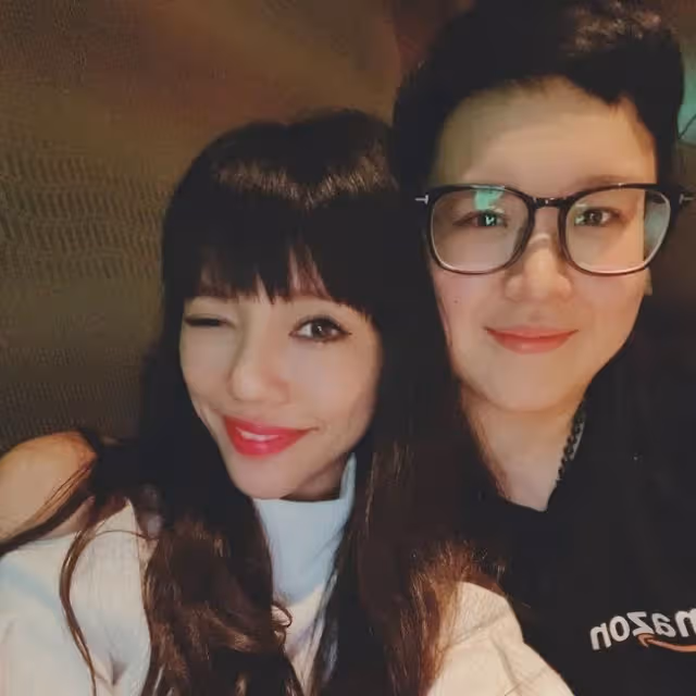 媒體瘋傳李靚蕾和神秘男子親密照，楊培安發文澄清：對方是女兒身