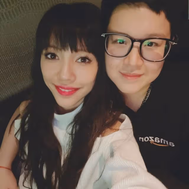 媒體瘋傳李靚蕾和神秘男子親密照，楊培安發文澄清：對方是女兒身