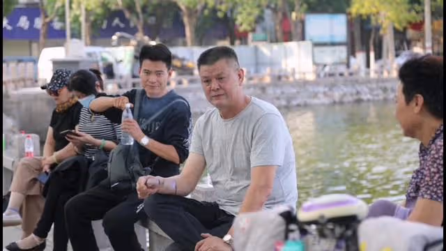 小峰更新動態,稱後悔和白洛生合影,從此不再說舅舅與舅媽的事