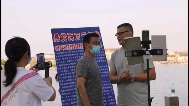 小峰更新動態,稱後悔和白洛生合影,從此不再說舅舅與舅媽的事