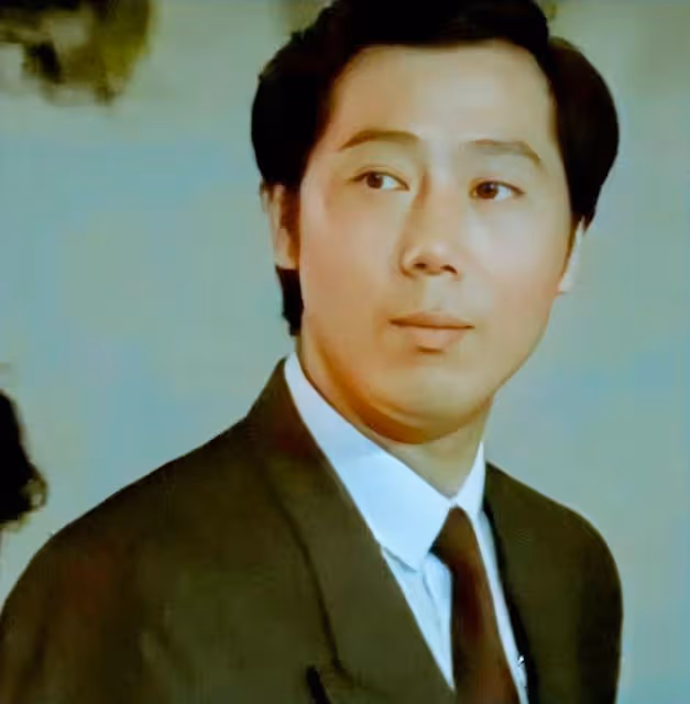 李世榮:與李誠儒離婚後住18平米房子,未曾改嫁,獨自養兒子長大