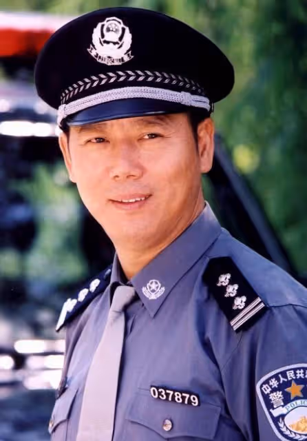 李世榮:與李誠儒離婚後住18平米房子,未曾改嫁,獨自養兒子長大