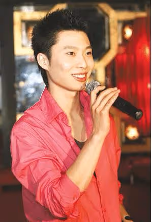 李世榮:與李誠儒離婚後住18平米房子,未曾改嫁,獨自養兒子長大