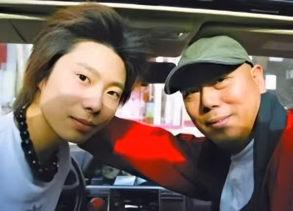 李世榮:與李誠儒離婚後住18平米房子,未曾改嫁,獨自養兒子長大
