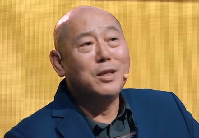 李世榮:與李誠儒離婚後住18平米房子,未曾改嫁,獨自養兒子長大
