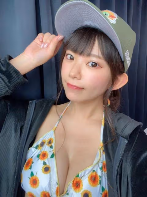 「合法蘿莉」長澤茉莉奈挑戰極辣泡麵：辣到顏藝頻出