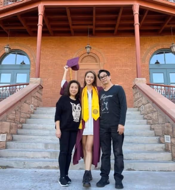 24歲TVB花旦大學畢業!親赴國外參加畢業禮,戴四方帽與親友合影