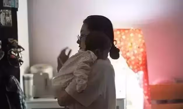夫妻AA制12年,丈夫動手術讓妻子伺候,妻子的4連問,讓丈夫自閉