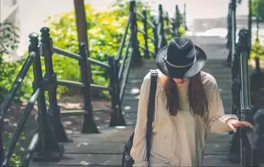 夫妻AA制12年,丈夫動手術讓妻子伺候,妻子的4連問,讓丈夫自閉