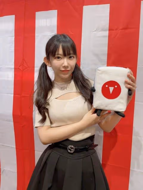 「合法蘿莉」長澤茉莉奈挑戰極辣泡麵：辣到顏藝頻出