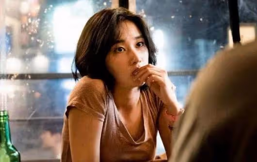 老公一年出差300天,知道我和別人床笫之歡後,他拿刀刺了那男人