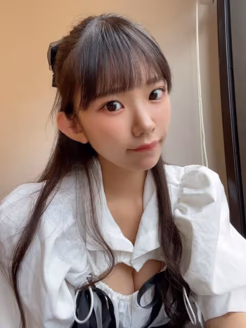 「合法蘿莉」長澤茉莉奈挑戰極辣泡麵：辣到顏藝頻出