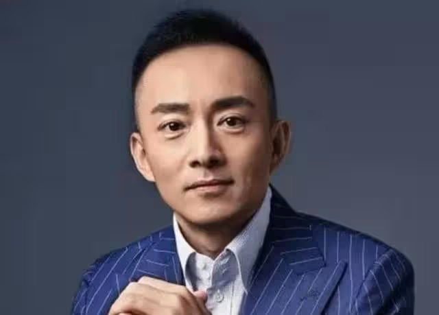 亞寧:曾是央視最帥主持人,爆火後「消失」的他,如今已高攀不起