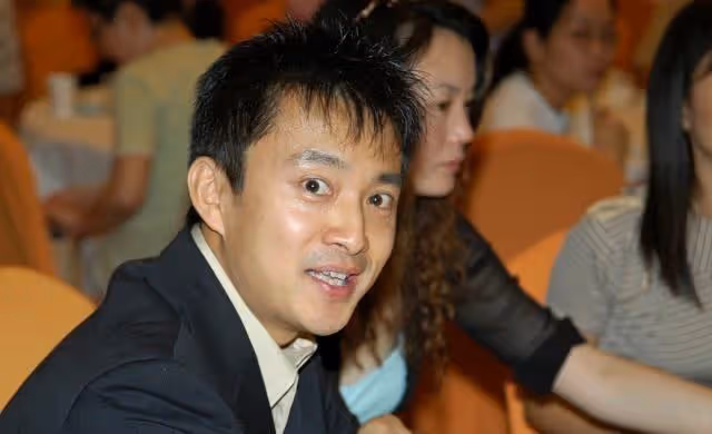 亞寧:曾是央視最帥主持人,爆火後「消失」的他,如今已高攀不起