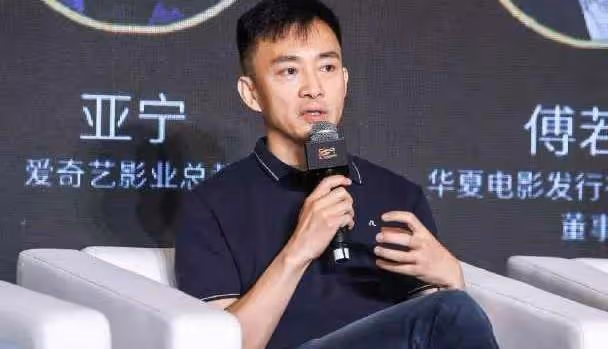 亞寧:曾是央視最帥主持人,爆火後「消失」的他,如今已高攀不起