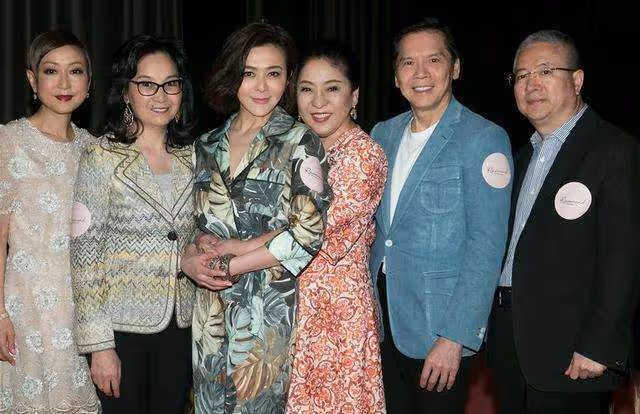 關之琳曾與向華強曖昧,被向太陳嵐一記耳光打醒,從此才放手