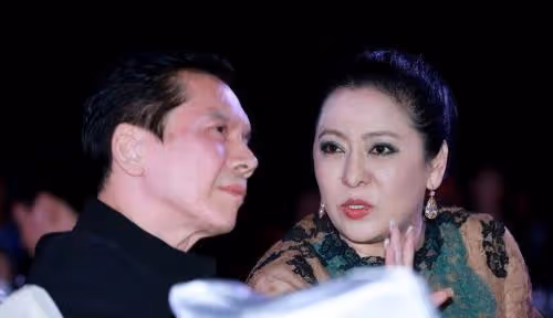 關之琳曾與向華強曖昧,被向太陳嵐一記耳光打醒,從此才放手