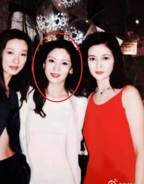 關之琳曾與向華強曖昧,被向太陳嵐一記耳光打醒,從此才放手